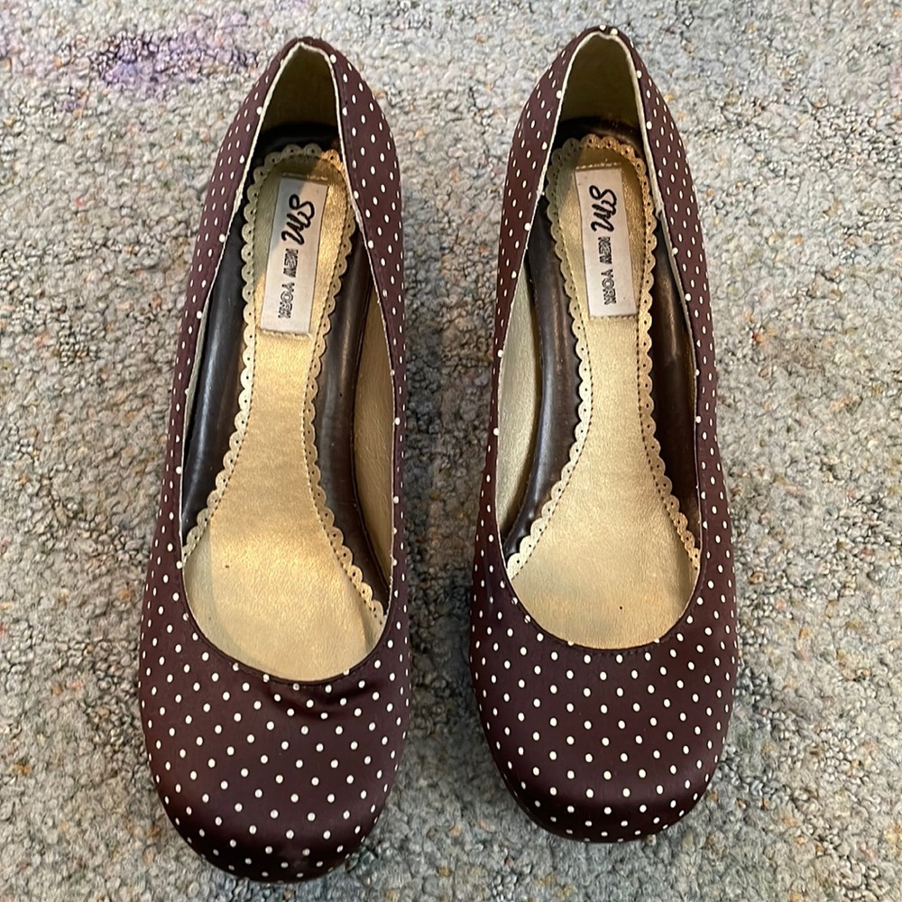 Steve Madden small heel size 8- brown with white polka dots